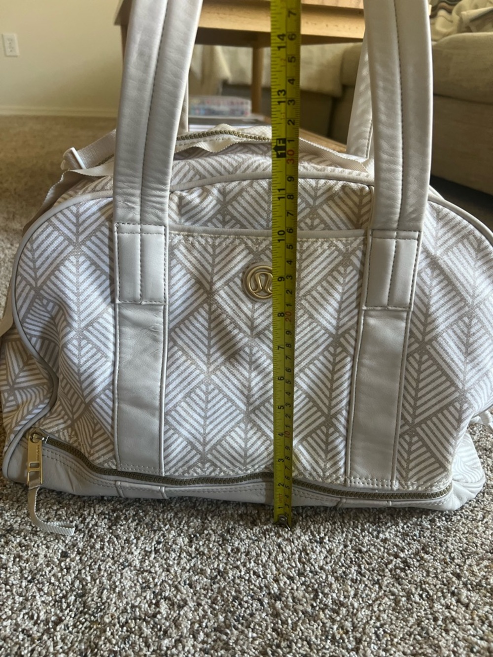 lululemon athletica Taupe and White Geometric Duffel - Picture 14 of 14